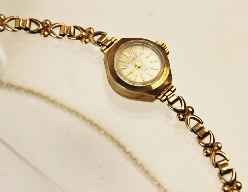 A lady's 9ct vintage 'Kered' wristwatch, the circular silver dial with baton markers, set to a plain - Bild 2 aus 4