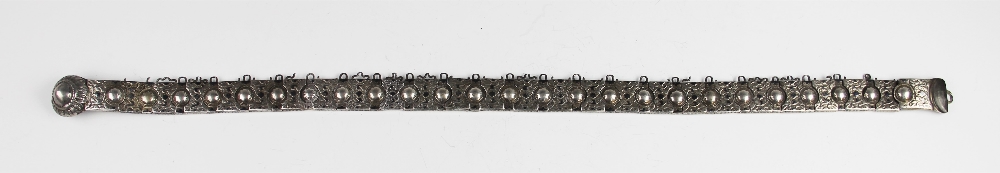 A late 19th century Russian silver belt, each link with embossed floral decoration with a circular - Bild 5 aus 5