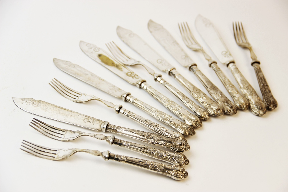 A set of six Queen's Pattern silver-handled forks by William Yates Ltd, Sheffield 1923, each 18.