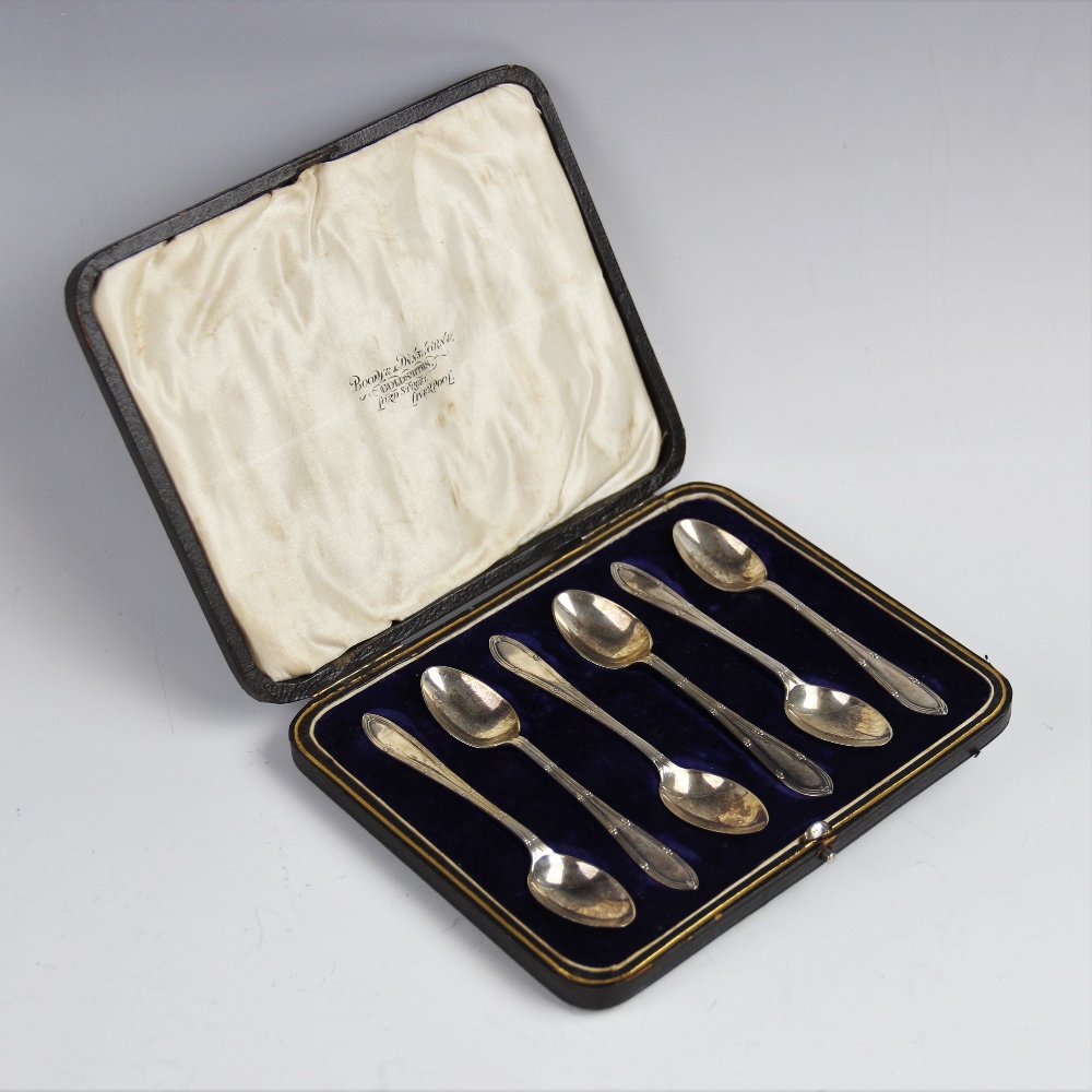 A selection of silver and silver mounted tableware and accessories, to include an Edwardian silver - Image 4 of 4