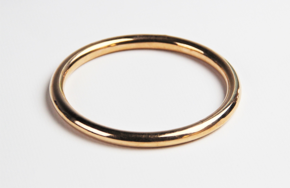 A 9ct gold tubular slave bangle by S Ward & Sons, Chester 1920, 9cm diameter, weight 16.7gms - Image 2 of 3