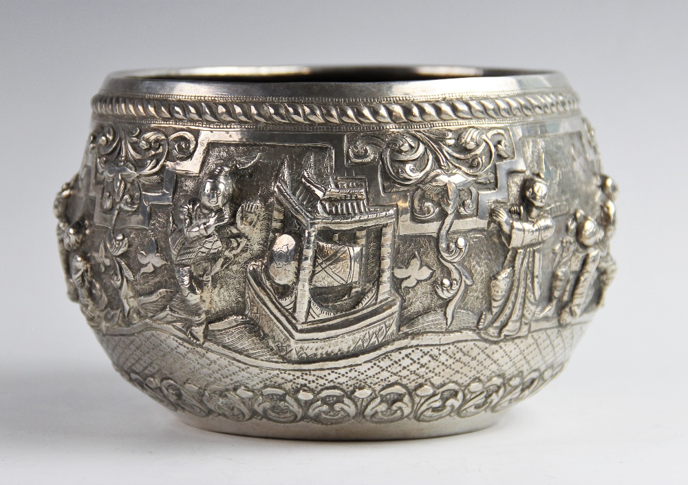 A late 19th/early 20th century Burmese white metal bowl, of circular form decorated in high relief - Image 5 of 6