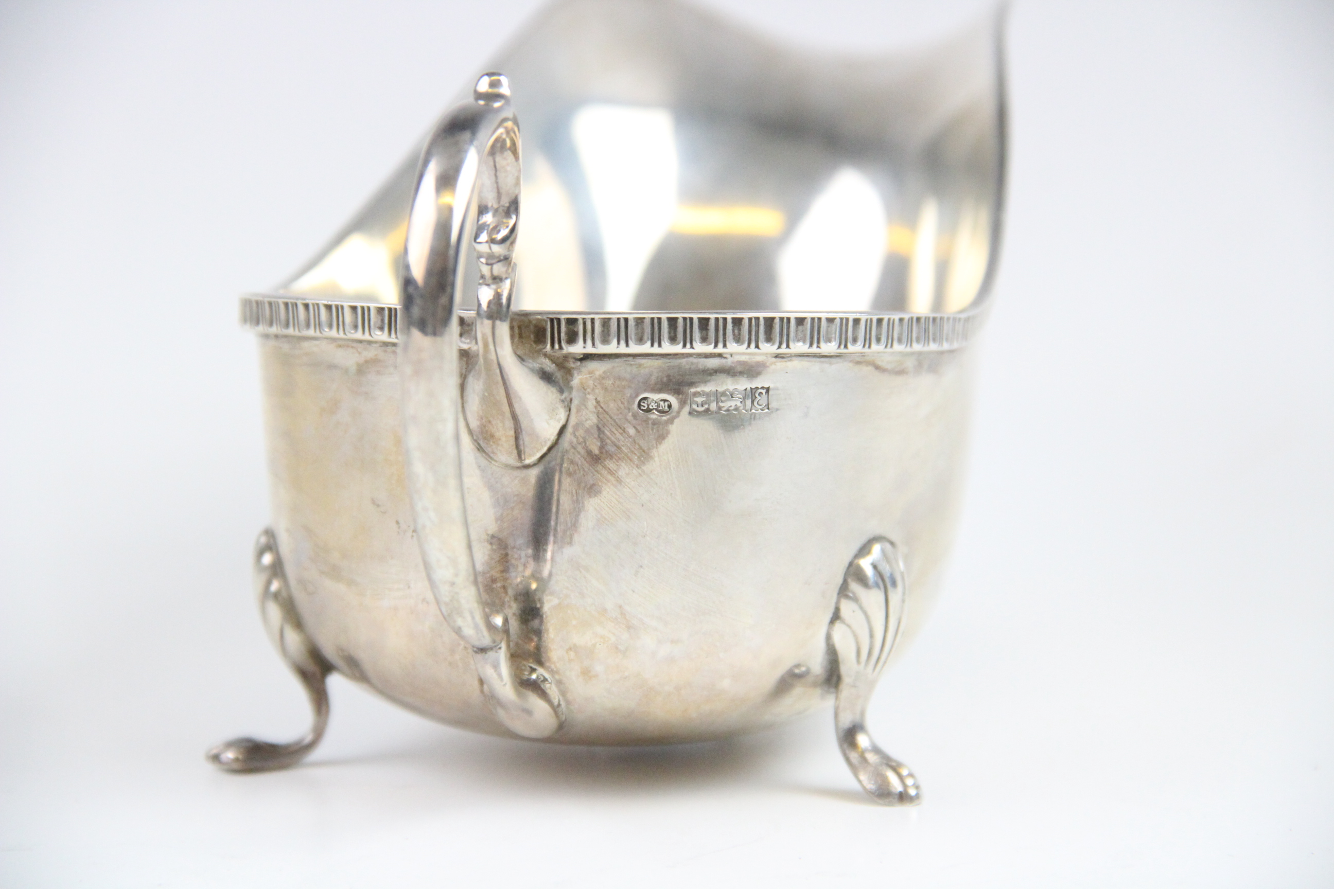 A silver sauce boat by Saunders & Mackenzie, Birmingham 1954, of typical form with gadroon rim and - Image 4 of 4