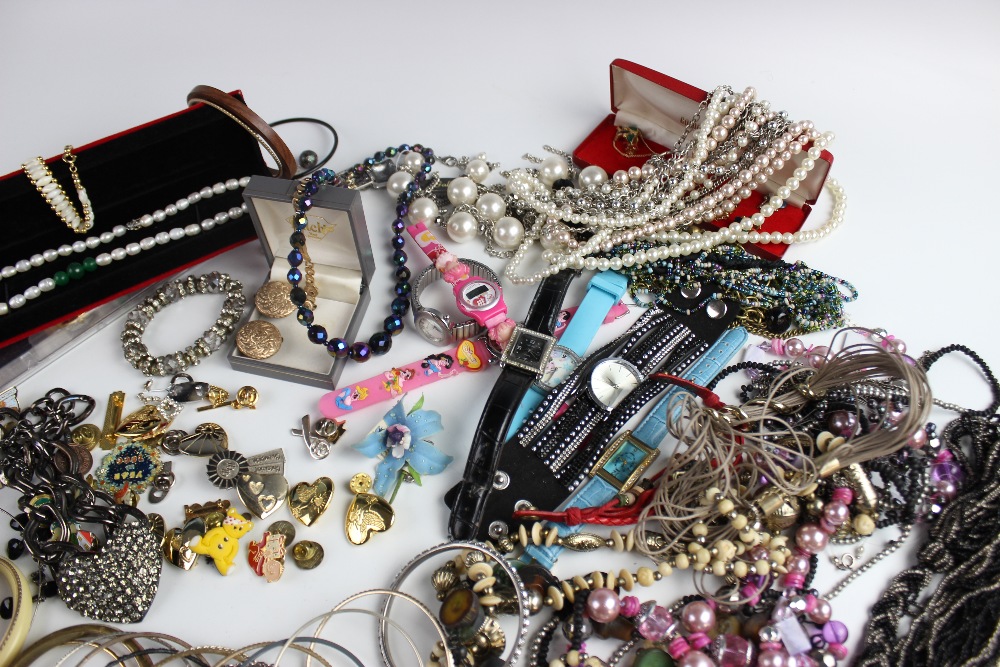 A large collection of vintage and modern costume jewellery, including beaded necklaces, chains, - Image 2 of 9