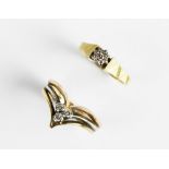 A diamond set 18ct gold chevron ring, comprising three round brilliant cut diamonds (weighing an