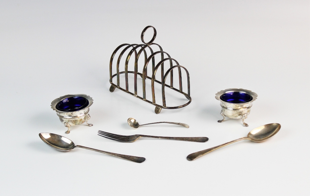 A silver six-division toast rack by E J Houlston, Birmingham 1946, of oval form with seven graduated - Image 2 of 2