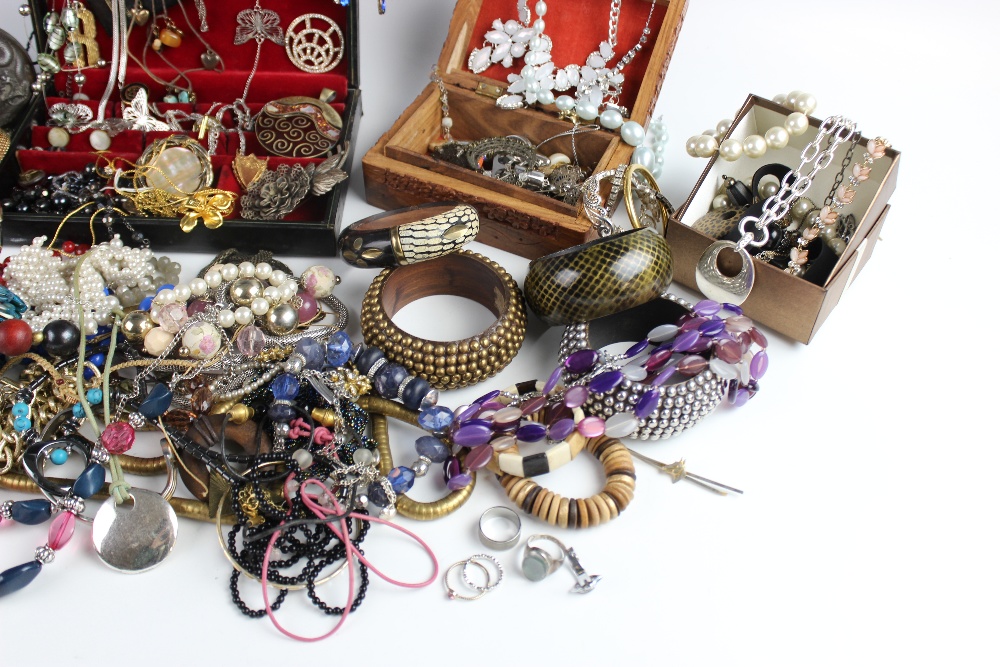 A large collection of vintage and modern costume jewellery, including beaded necklaces, chains, - Image 5 of 9