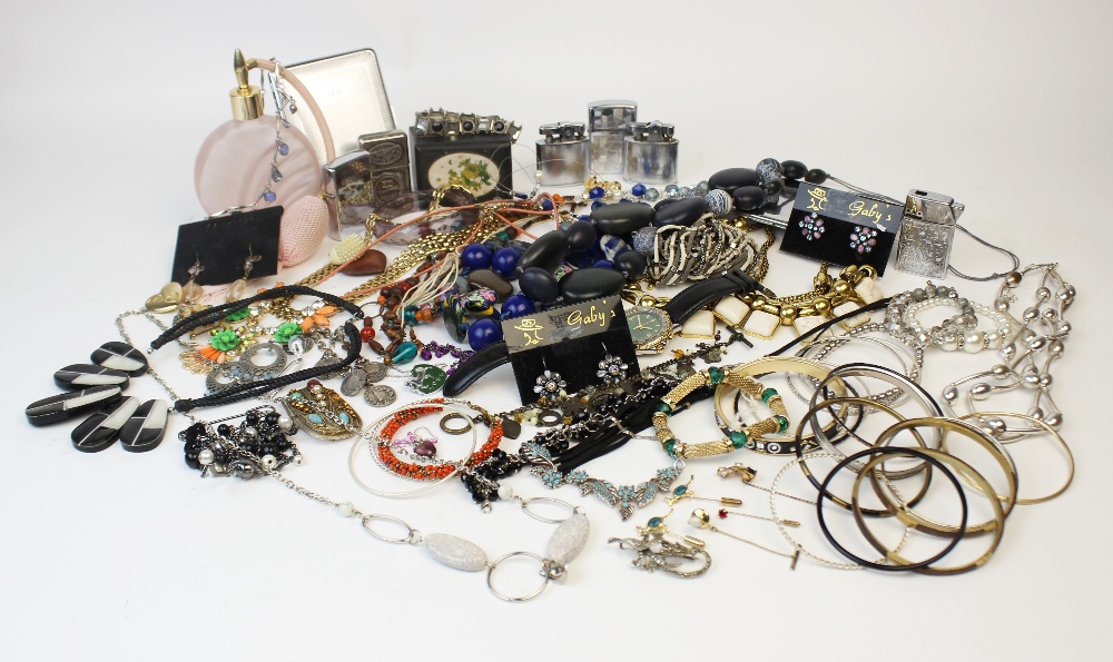 A large collection of vintage and modern costume jewellery, including beaded necklaces, chains, - Image 7 of 9