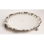 A George V silver salver by Goldsmiths & Silversmiths Co. Ltd, Sheffield 1919, of circular form with