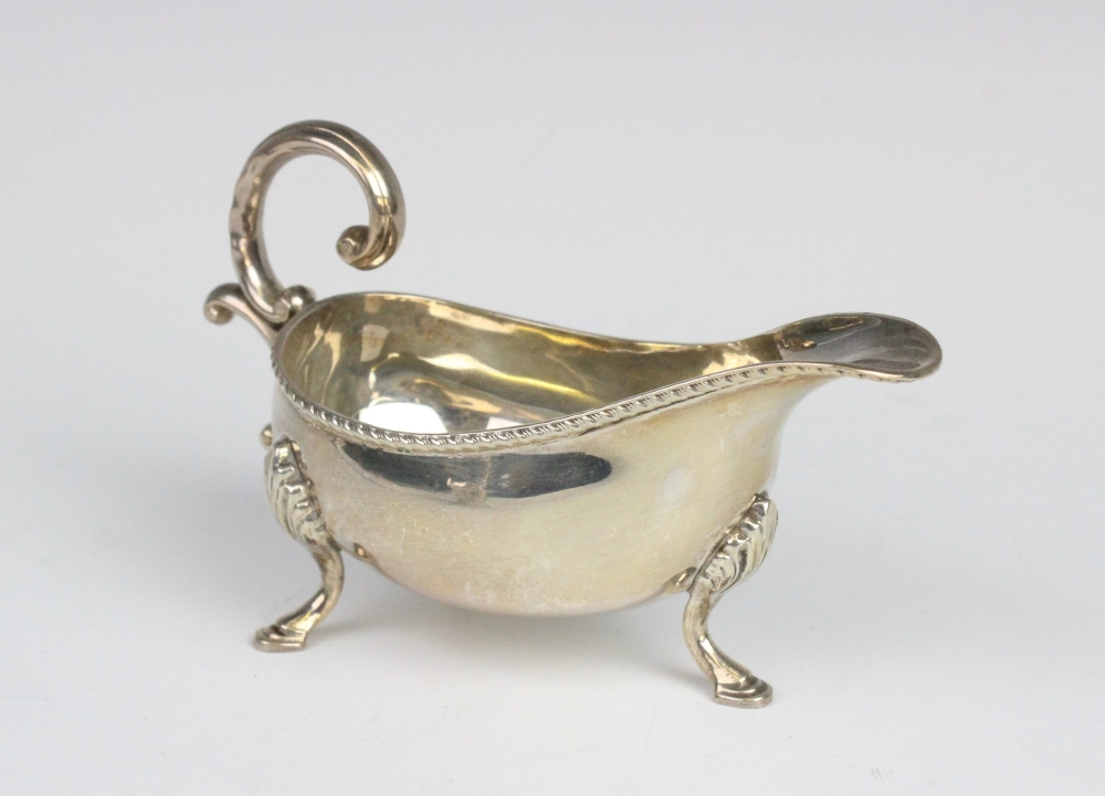 A silver sauce boat by Hampton Utilities, Birmingham 1979, of typical form with reeded border and - Image 2 of 2