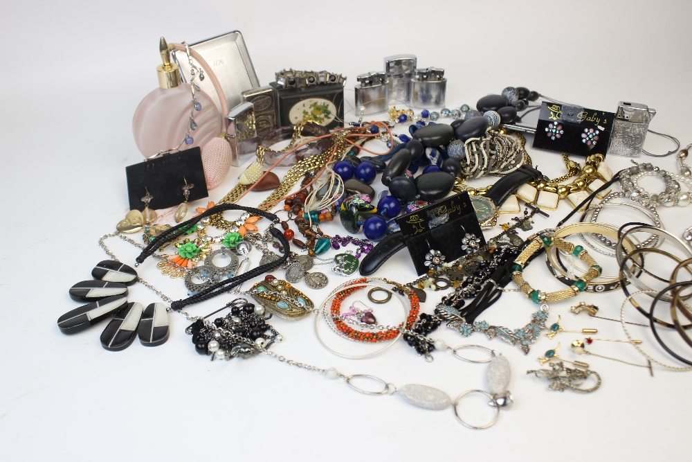 A large collection of vintage and modern costume jewellery, including beaded necklaces, chains, - Image 8 of 9