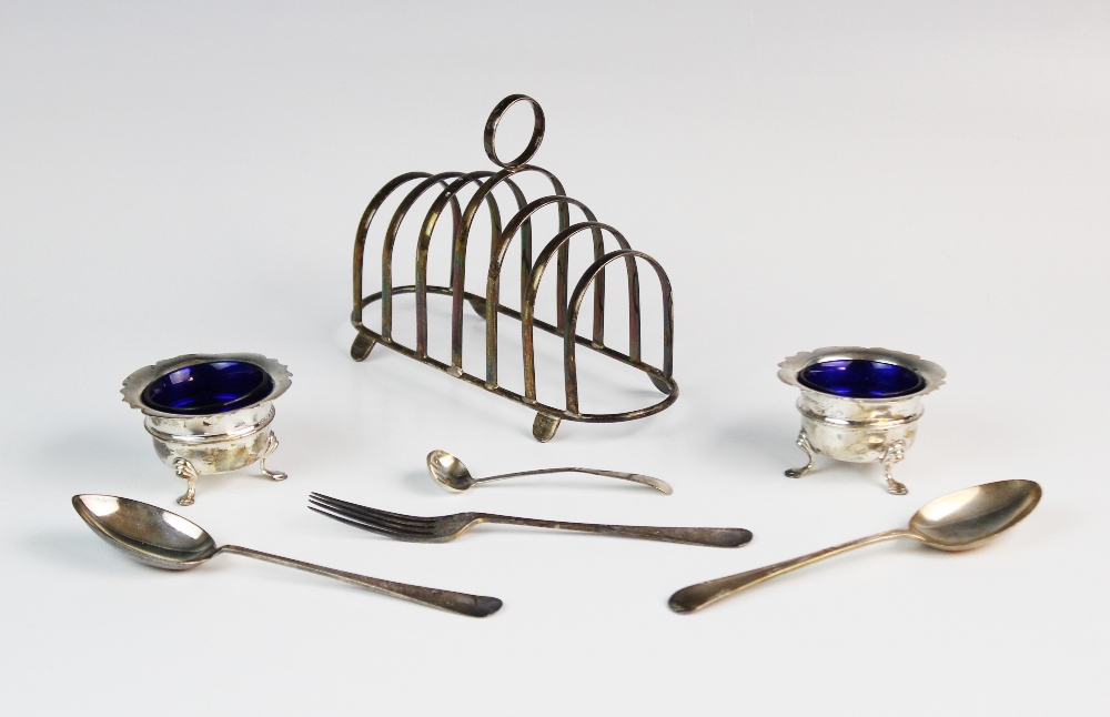 A silver six-division toast rack by E J Houlston, Birmingham 1946, of oval form with seven graduated