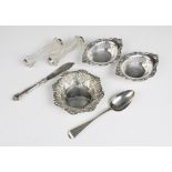 A pair of George V silver bon bon dishes by Henry Matthews, Birmingham 1912, each of oval form