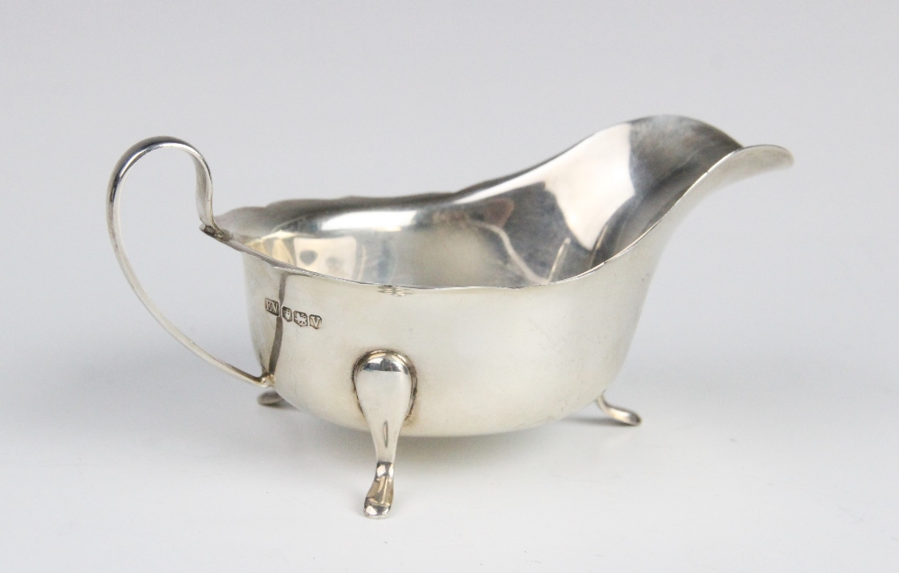 A silver sauce boat by Emile Viner, Sheffield 1963, of typical form with shaped rim and C-shaped - Image 2 of 2