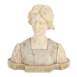 SCULTURA Liberty in marmo "Mezzobusto femminile" (usure). Francia primi '900 Misure: cm 35 x 17 x