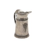 PICCOLA CARAFFA in argento sbalzato (g. 345). Italia XX secolo Misure: cm 9,5 x 15,5 x h 16