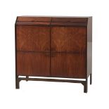 STILDOMUS (maniera di) ANNI '60 CREDENZA alta in noce a due cassetti e due sportelli. Misure: cm 105