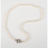 COLLANA di perle con susta in oro bianco 18 Kt. e diamantini taglio huit/huit (Ct. 0.23 peso di