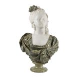 SCULTURA in marmo verde venato e bianco raffigurante "Mezzobusto femminile". XX secolo Misure: h