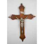 CROCIFISSO in metallo con croce in legno. XX secolo Misure: cm 54h cm 76 - Cristo h 37