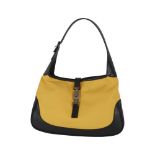 BORSA Gucci modello "Jockie" in pelle nera con tessuto nei toni del giallo.