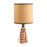 DESIGNER ITALIANO ANNI '80 LAMPADA tronco piramidale in resina ed ottone con decoro a spirale.