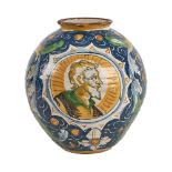 BOCCIA in ceramica smaltata e decorata con medaglioni. Calabria XVIII secolo Misure: h cm 28
