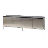 FLORENCE KNOLL PER KNOLL INTERNATIONAL ANNI '60 CREDENZA N. 2544 con quattro sportelli, struttura