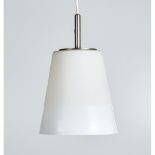PRODUZIONE ITALIANA ANNI '70 LAMPADA a sospensione in vetro bianco. Misure: h cm 34