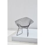 HARRY BERTOIA Prod. Knoll 1953 Poltrona modello Diamont in metallo verniciato nero. (Original 1953