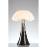 GAE AULENTI Prod. Martinelli, Italia 1960-70 Lampada da tavolo "Pipistrello" con struttura in