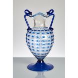 FRATELLI TOSO Prod. Italia 1930 Vaso in vetro di Murano a nido d'ape con anse e base circolare,