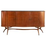 MOBILIFICIO CANTU’ Prod. Italia 1940 Credenza in legno di noce a sei sportelli con ampio