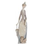 SCULTURA in porcellana Lladro raffigurante "Figura Femminile con cane", timbro alla base. MetÃ  '900