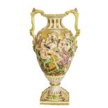 VASO in porcellana Capodimonte decorata a rilievo raffigurante "Scena mitologica". Italia XX