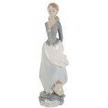 SCULTURA in porcellana Lladro raffigurante "Figura Femminile", timbro alla base. MetÃ  '900 Alt.