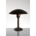 PRODUZIONE ITALIANA DEGLI ANNI '50 Lampada da tavolo in rame, parti elettriche originali. Alt. cm 40
