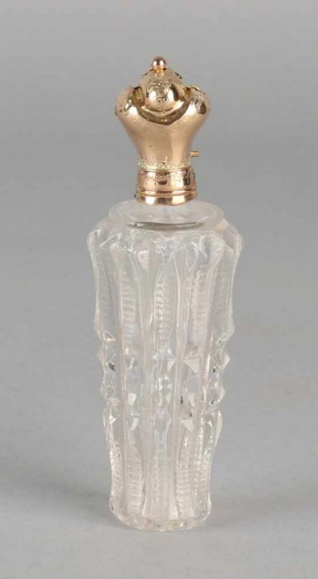 Crystals Lode Rein Bottle with grinding work is provided with a golden yellow collar and cap, 585/