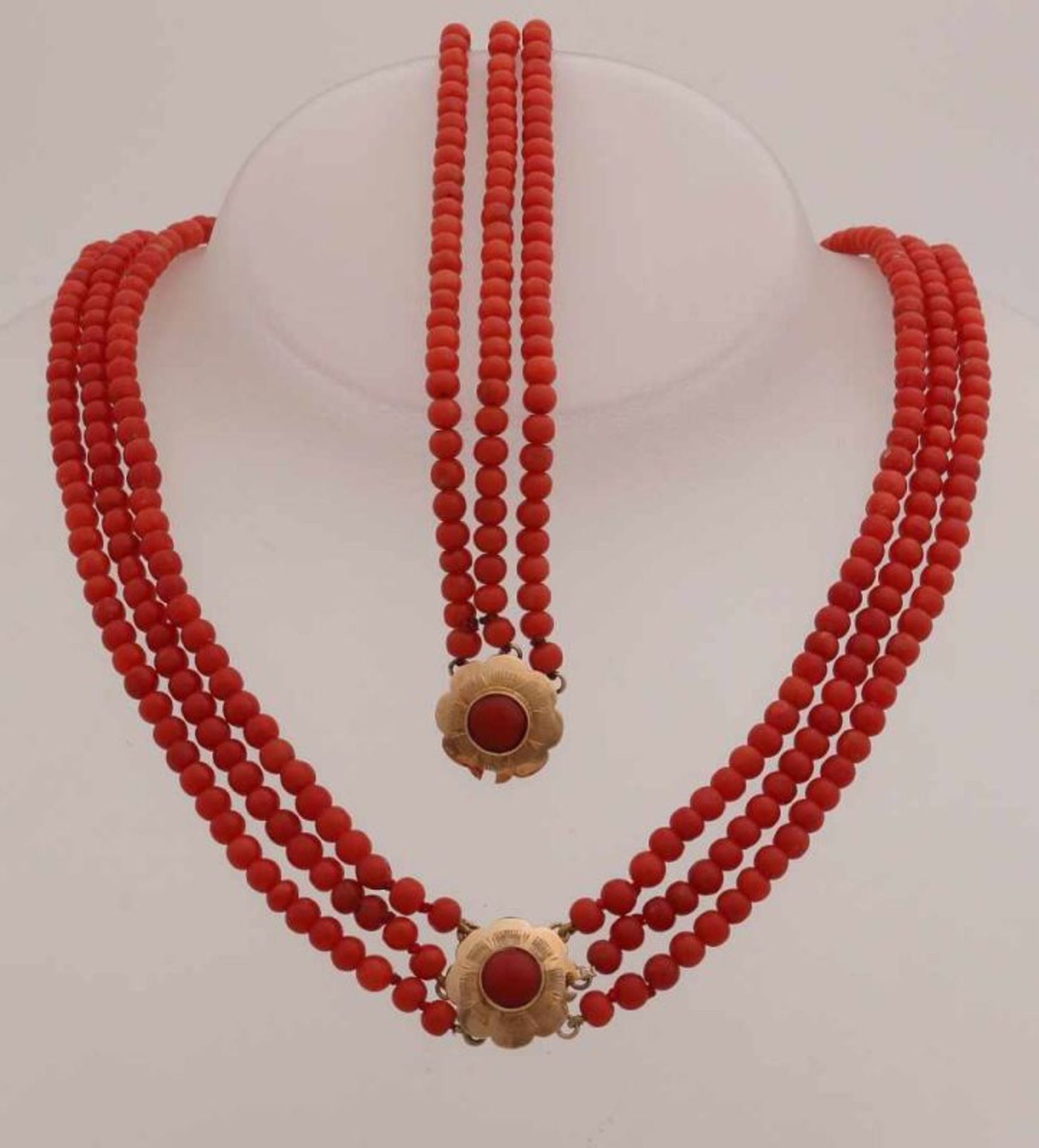 Necklace and bracelet from red coral with yellow gold clasp, 585/000. A necklace or a bracelet