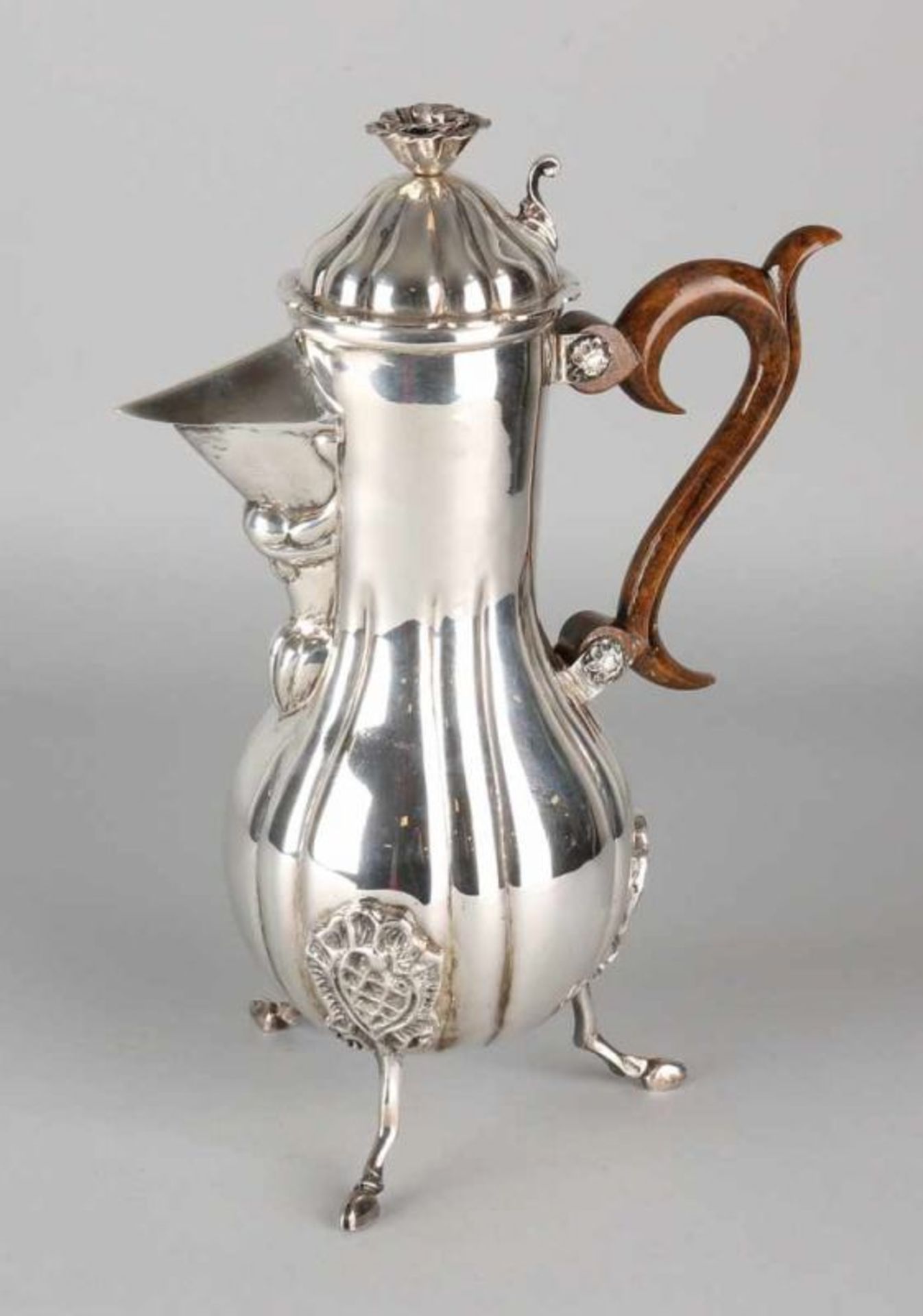 Very nice silver snavelkan, 925/000, high model with ribs, beaked spout with flutes and lobes,