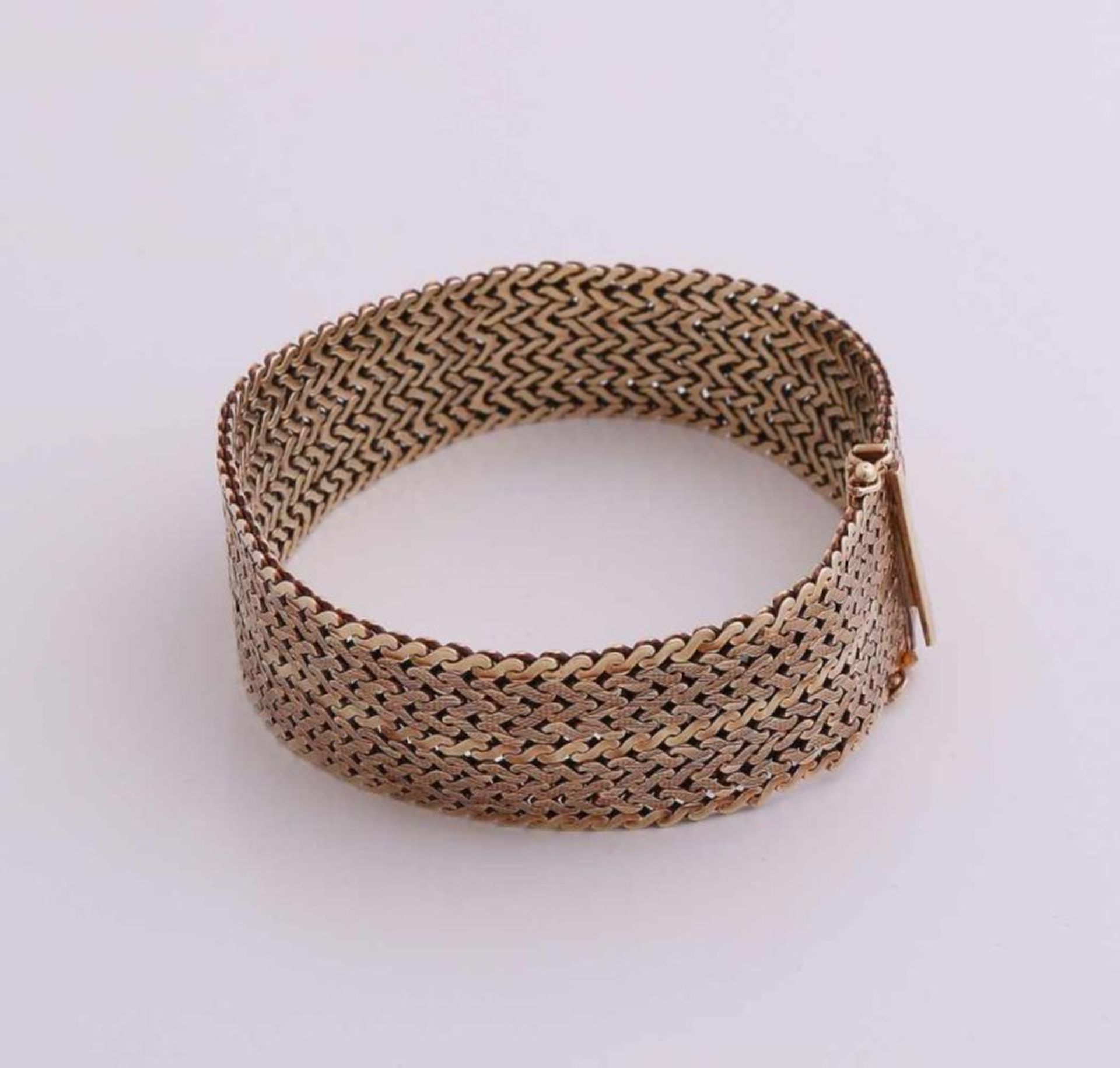 Wide yellow gold bracelet, 585/000, braided, partly matted herringbone motifs including a bakslot