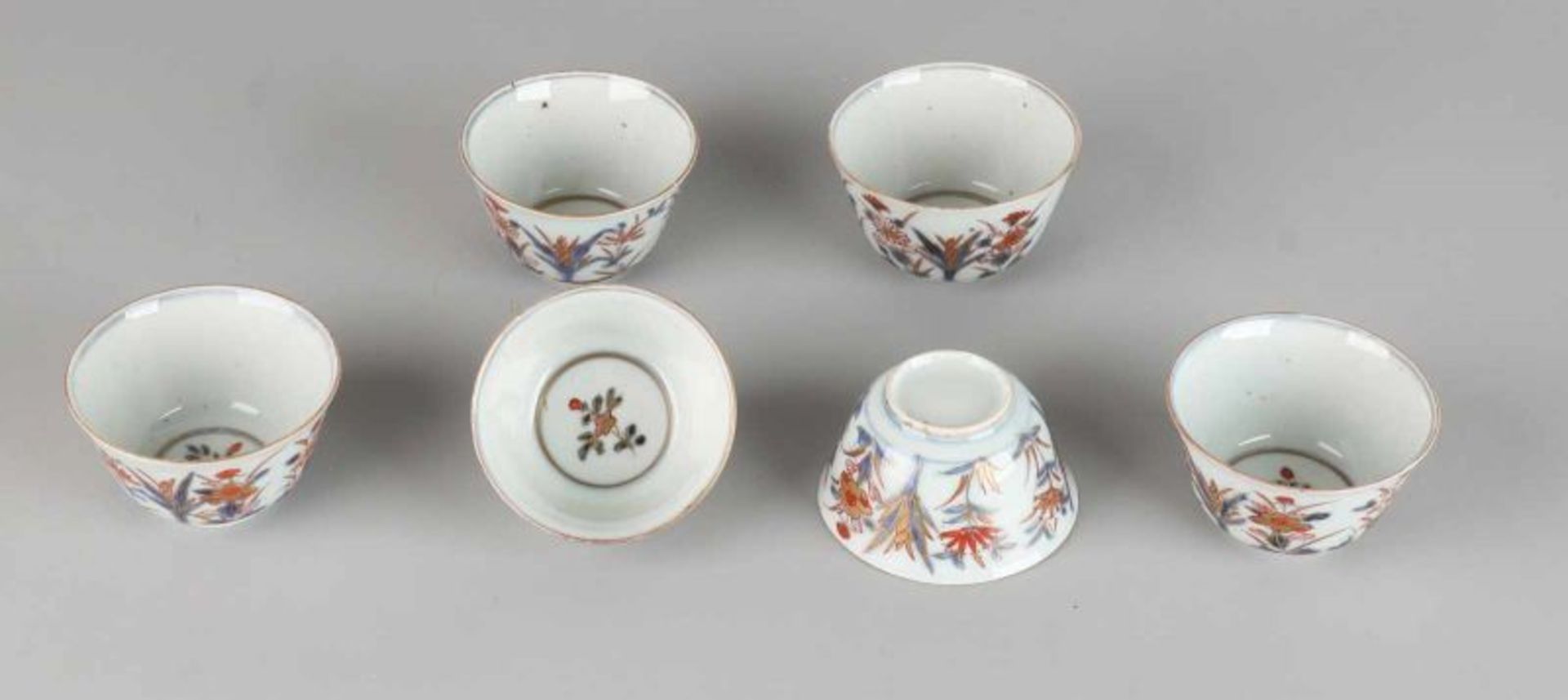 Six 18th century Chinese porcelain cups and saucers with floral decor. Four cups of good, two - Image 2 of 2