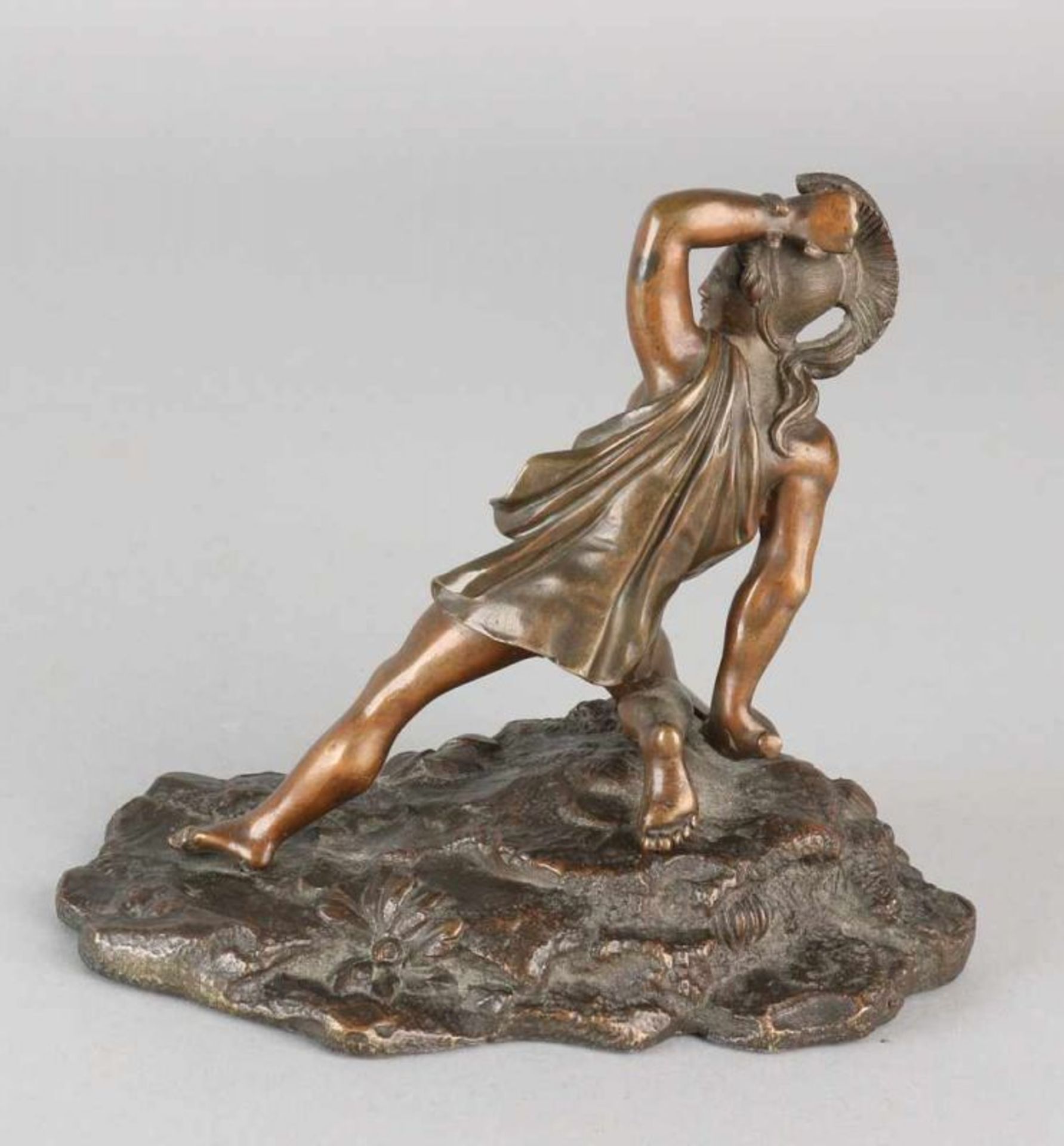 Antique bronze figure. 19th century. With Roman short sword. Size: 11 x 14 x 8 cm. In good - Bild 2 aus 2