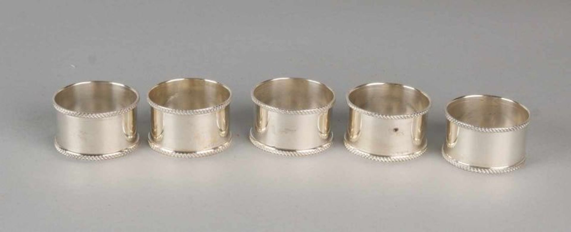 Lot six same napkin bands, 835/000, round models with a machined edge. about 105 grams. ø 5x2,5cm.