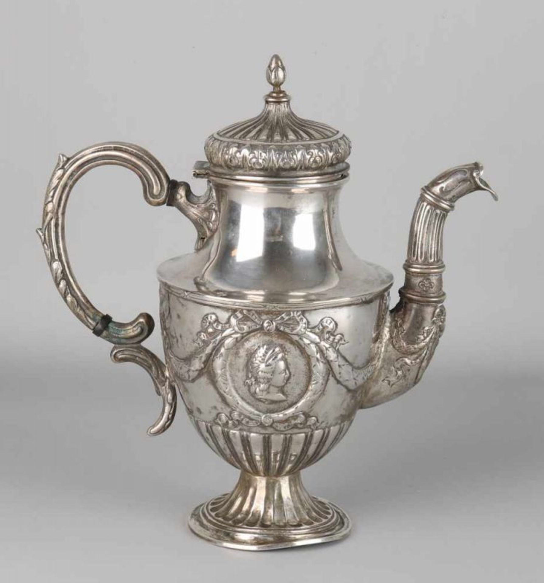 Silver can, BWG, Louis XVI-style, high coffee decorated with medallions with garlands and bows. - Bild 2 aus 2