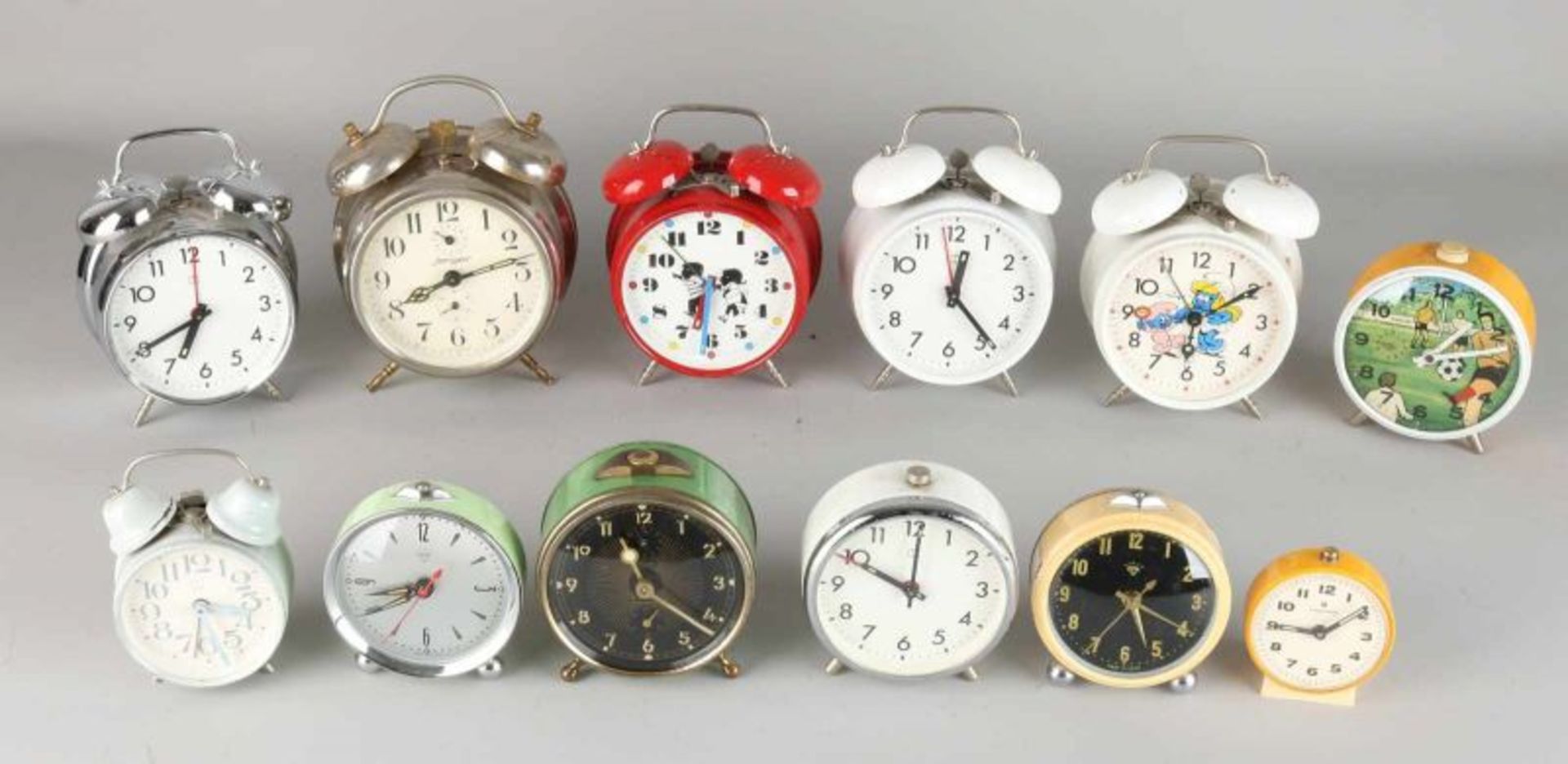 Twelve old alarm clocks. Divers. 20th century. Size 7-11 cm. In fair / good condition.