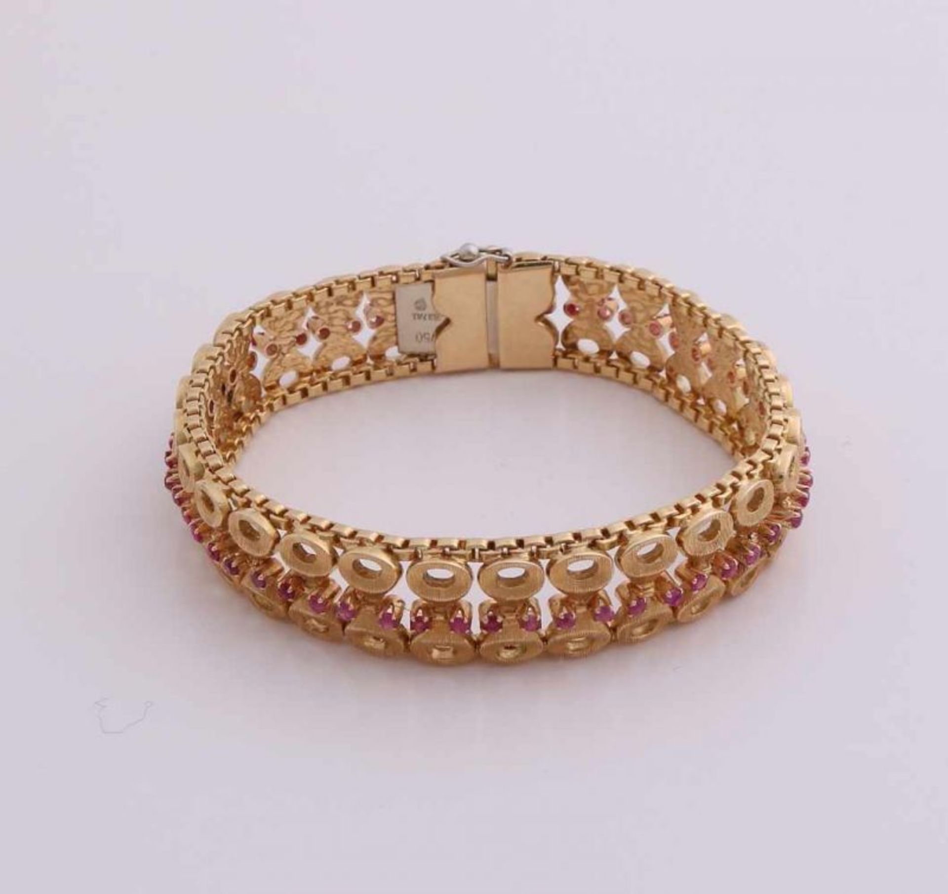 Elegant yellow gold bracelet, 750/000, with rubies. Wide gold link bracelet with matte processing.