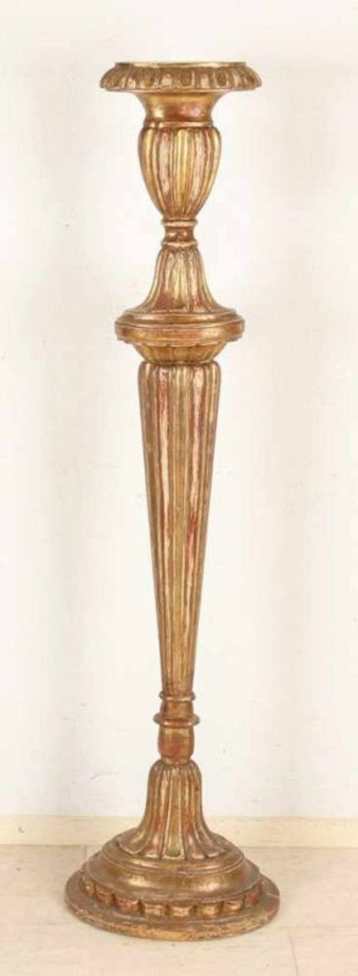 19th Century gilded wooden pedestal in Louis XVI style. Size: H 143 cm. In good condition.