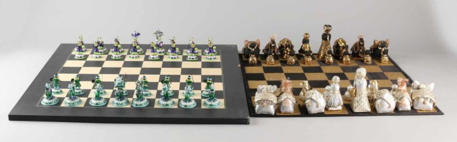 Two chess games. One time Jaipur India faces set, plated / plated with sides chessboard. One time