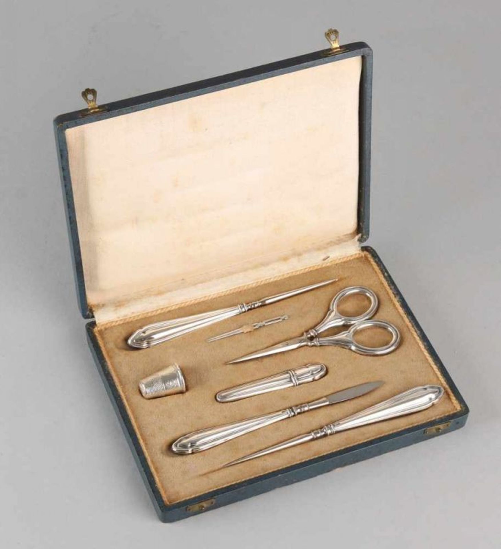 Seven-piece 800/000 silver sewing kit. Comprising: thimble, needle case, broach, hook, seam